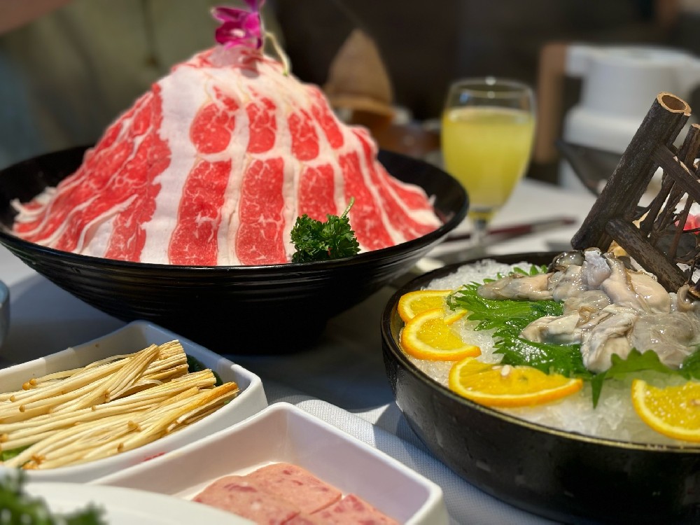 火锅文化新趋势：健康与创意并重