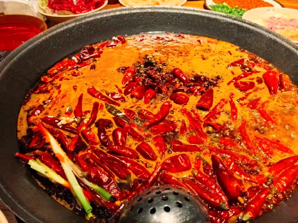 火锅文化新趋势：健康与创意并重